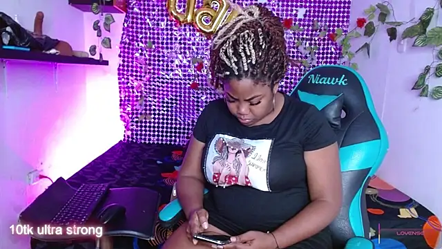 Snapshot of niawk_ chatting on December 22, 1:41 pm niawk online show from December 22, 1:41 pm