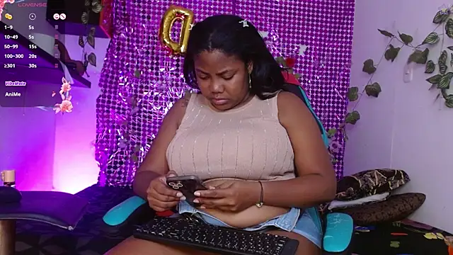 Snapshot of niawk_ chatting on March 9, 8:35 pm niawk online show from March 9, 8:35 pm