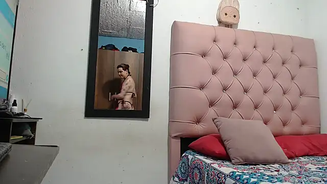 Snapshot of sabrinagee321930 chatting on December 18, 11:34 am sabrinagee321930 online show from December 18, 11:34 am