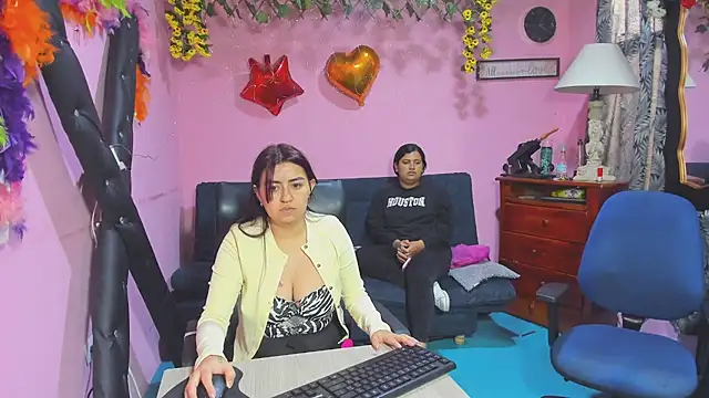lesbiancuple online show from February 26, 11:53 am
