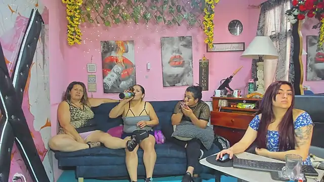 Snapshot of lesbiancuple chatting on April 23, 12:29 pm lesbiancuple online show from April 23, 12:29 pm