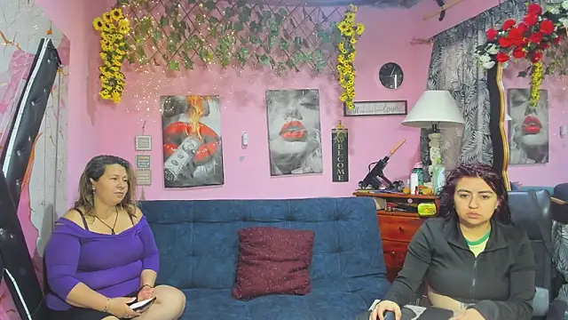 Snapshot of lesbiancuple chatting on April 25, 12:19 pm lesbiancuple online show from April 25, 12:19 pm