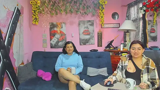Snapshot of lesbiancuple chatting on April 27, 12:03 pm lesbiancuple online show from April 27, 12:03 pm