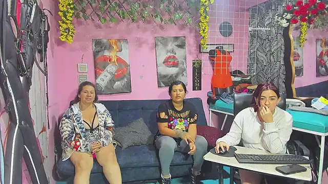 Snapshot of lesbiancuple chatting on May 12, 1:14 am lesbiancuple online show from May 12, 1:14 am