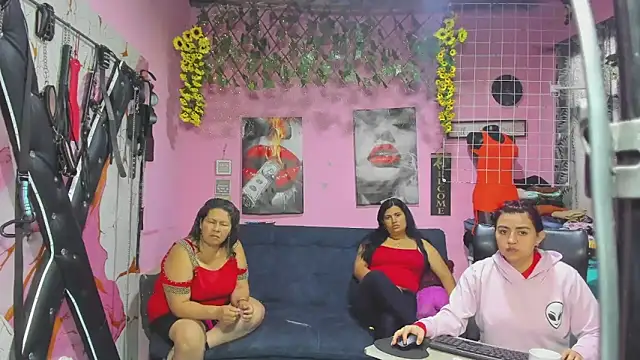 Snapshot of lesbiancuple chatting on May 15, 12:34 pm lesbiancuple online show from May 15, 12:34 pm