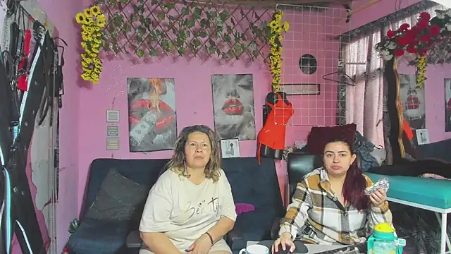 Snapshot of lesbiancuple chatting on May 21, 1:07 pm lesbiancuple online show from May 21, 1:07 pm