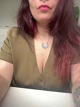 LunaMoongirl online show from December 5, 9:50 am