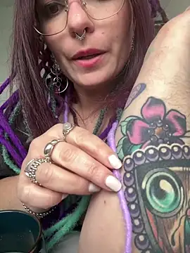 LunaMoongirl online show from December 10, 1:33 pm