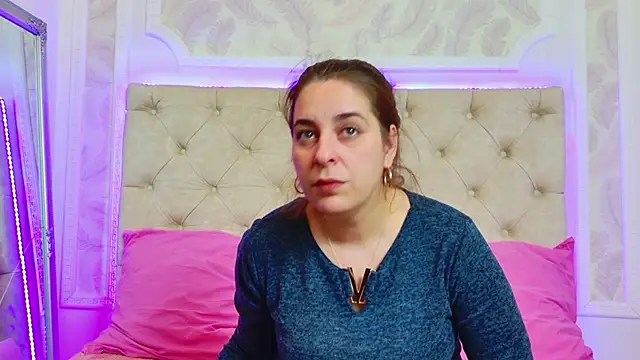 KarinaNoir online show from April 2, 3:59 am