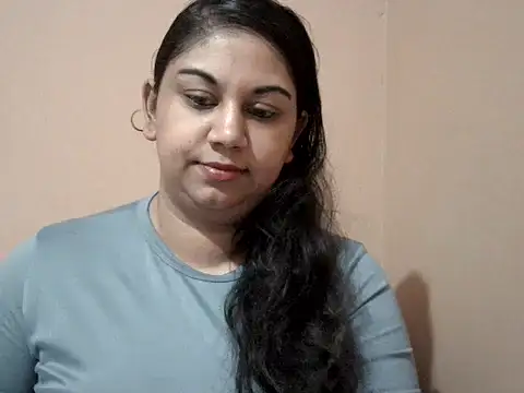 Snapshot of bellachow10 chatting on July 3, 10:10 am bellachow10 online show from July 3, 10:10 am