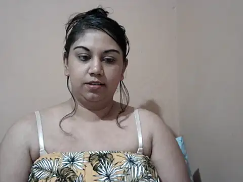 Snapshot of bellachow10 chatting on July 17, 10:22 am bellachow10 online show from July 17, 10:22 am