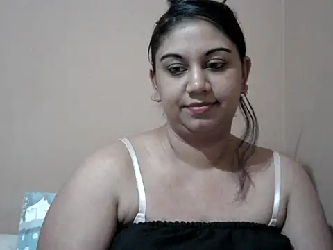 Snapshot of bellachow10 chatting on July 25, 4:15 pm bellachow10 online show from July 25, 4:15 pm