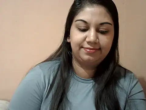 Snapshot of bellachow10 chatting on August 5, 8:17 am bellachow10 online show from August 5, 8:17 am