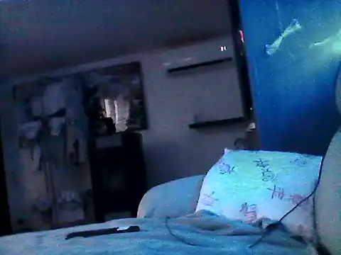 Snapshot of mickzizi chatting on December 10, 8:19 am mickzizi online show from December 10, 8:19 am