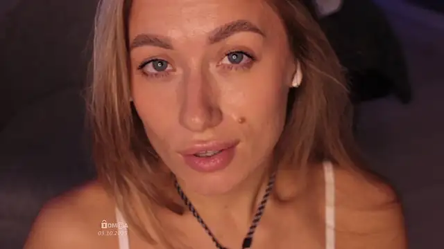 Blondie Bunny online show from November 3, 4:03 am