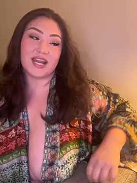 Snapshot of RosieDixx chatting on April 23, 5:30 am RosieDixx online show from April 23, 5:30 am