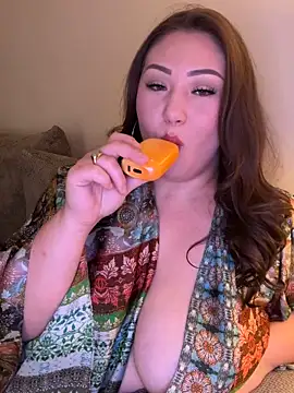 Snapshot of RosieDixx chatting on May 26, 5:47 am RosieDixx online show from May 26, 5:47 am