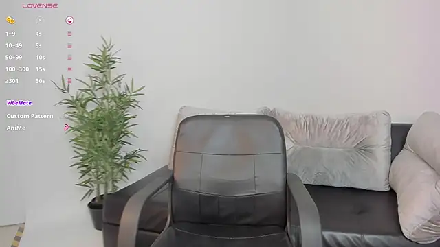 kimbrownn online show from February 8, 11:33 am