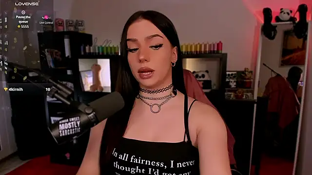 SofiRusselle online show from November 6, 6:20 pm