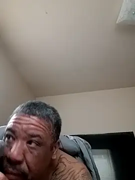 yellowwetfox online show from April 8, 1:44 pm