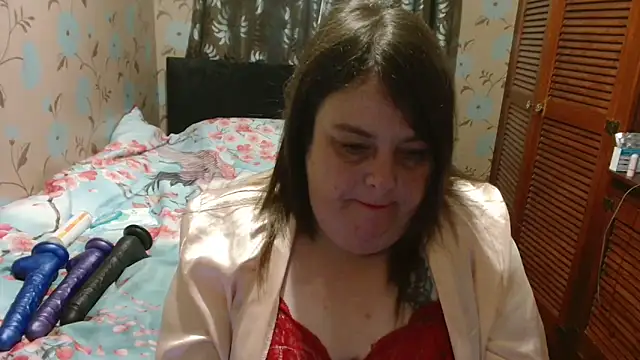 HouseWifeWhore Milf online show from December 19, 9:05 am