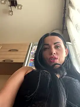 Snapshot of CrazzyChicks chatting on February 20, 6:26 am CrazzyChicks online show from February 20, 6:26 am