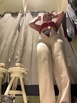 Snapshot of CrazzyChicks chatting on February 21, 4:57 am CrazzyChicks online show from February 21, 4:57 am