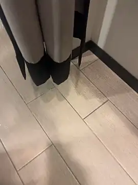 Snapshot of CrazzyChicks chatting on February 26, 5:50 am CrazzyChicks online show from February 26, 5:50 am