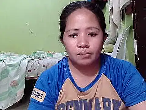 Snapshot of sweetlady_pinay chatting on February 12, 4:23 am sweetlady pinay online show from February 12, 4:23 am