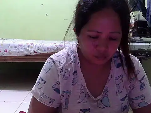 Snapshot of sweetlady_pinay chatting on March 8, 10:43 am sweetlady pinay online show from March 8, 10:43 am