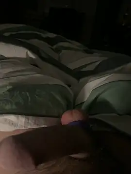 Snapshot of BennoBigD chatting on February 9, 1:11 am BennoBigD online show from February 9, 1:11 am