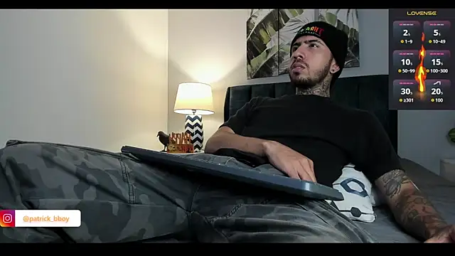 Snapshot of Evans_Osler chatting on October 29, 2:25 am Evans Osler online show from October 29, 2:25 am