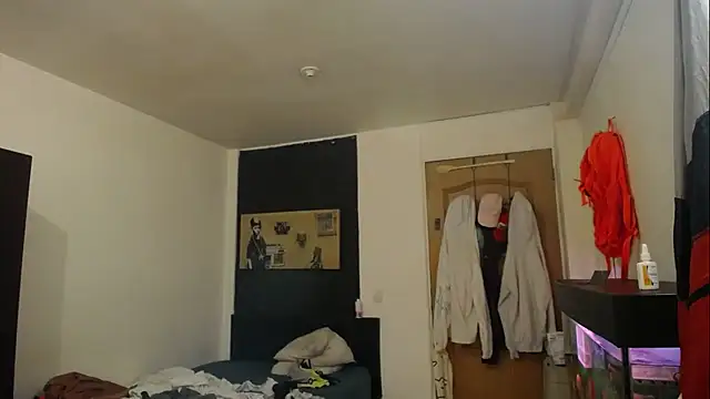 romeolovedark online show from February 17, 8:04 pm