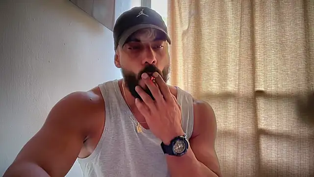 romeolovedark online show from March 31, 7:58 pm