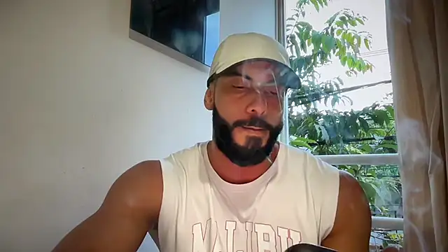 Snapshot of romeolovedark chatting on June 28, 11:11 pm romeolovedark online show from June 28, 11:11 pm