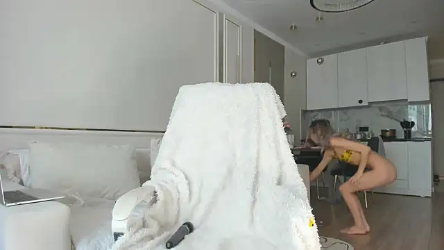 Pupasui02 online show from December 5, 6:55 am