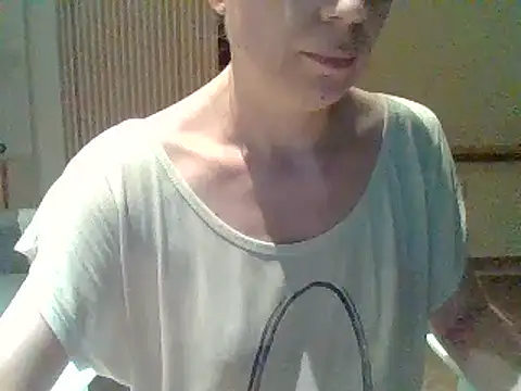 Moi Lina online show from August 5, 9:28 pm