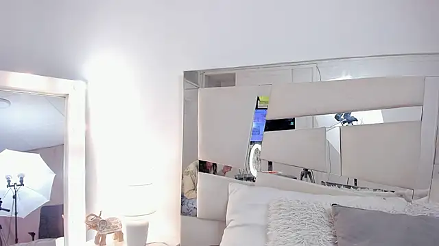 Mariana Joness online show from January 14, 2:39 am