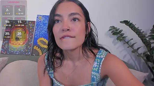 TIFFANYRUSSO online show from April 22, 5:32 am