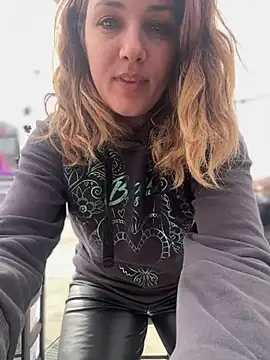 Snapshot of DaisyVibesss chatting on March 1, 12:12 pm DaisyVibesss online show from March 1, 12:12 pm