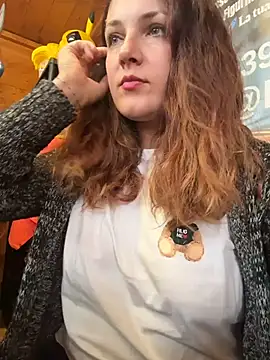 Snapshot of DaisyVibesss chatting on December 17, 11:05 am DaisyVibesss online show from December 17, 11:05 am