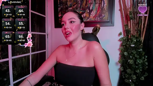 Snapshot of brianna_196 chatting on February 9, 8:02 pm brianna 196 online show from February 9, 8:02 pm