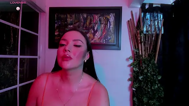 Snapshot of brianna_196 chatting on February 18, 7:54 pm brianna 196 online show from February 18, 7:54 pm