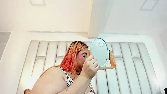 aandreaperez online show from October 24, 11:39 am