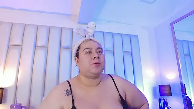 aandreaperez online show from January 15, 11:26 am