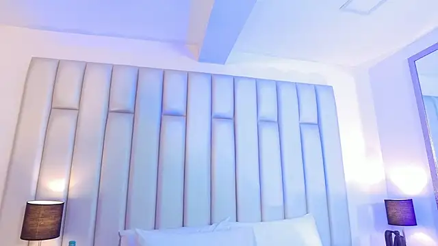 aandreaperez online show from April 8, 11:32 am