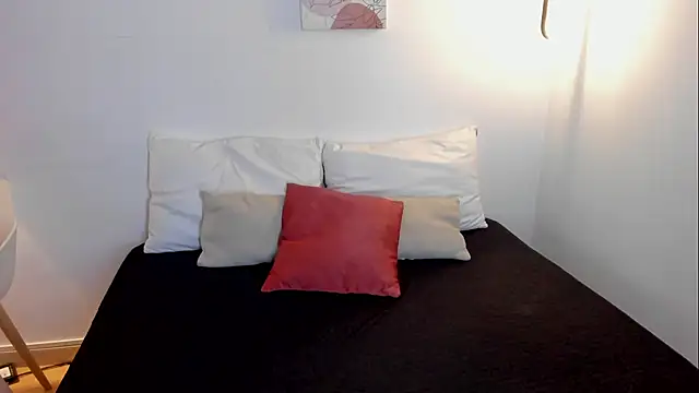 Snapshot of EmilySumer chatting on January 16, 1:42 am EmilySumer online show from January 16, 1:42 am