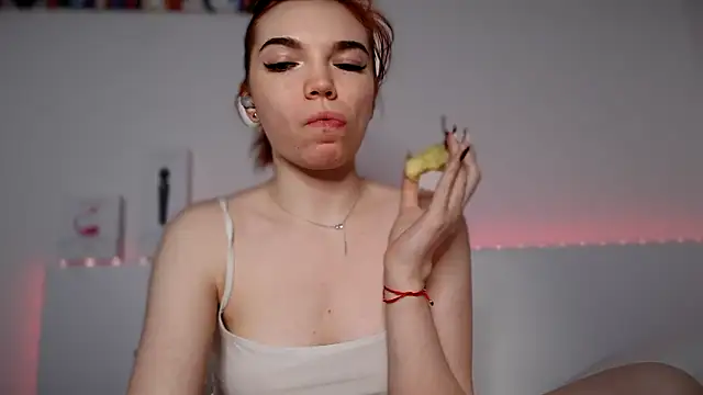 Snapshot of olivka-flower chatting on February 1, 1:23 am olivka-flower online show from February 1, 1:23 am