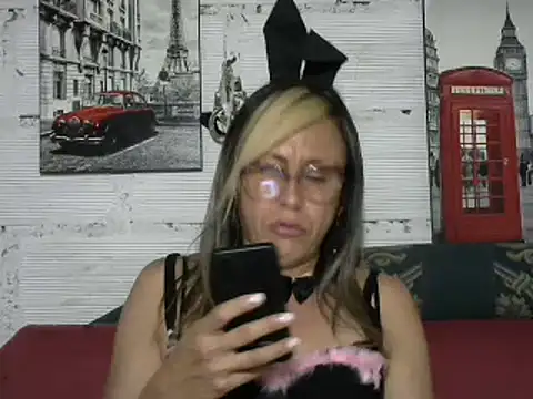 divahot08 online show from January 11, 10:18 pm