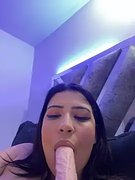 cutesarah  online show from February 16, 12:52 am